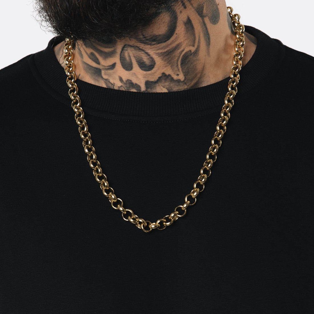 Close-up image of 10mm Gold Belcher Chain worn by model